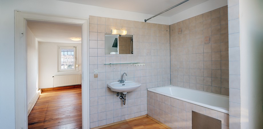 DG Badezimmer (b) Wohnung Reutlingen