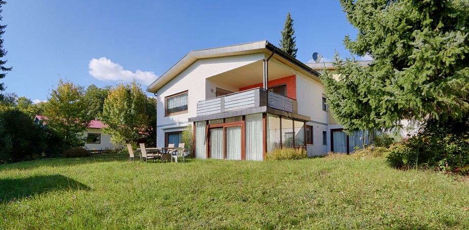 Hausr�ckseite Zweifamilienhaus Lichtenstein-G�llesberg