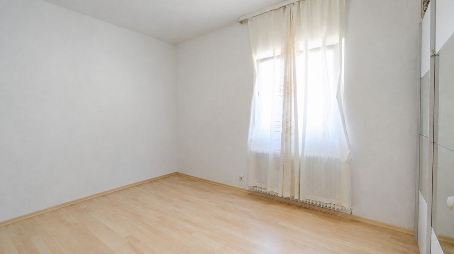 Schlafzimmer - ohne Einrichtung - KI-optimiert Etagenwohnung Reutlingen