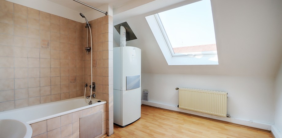 DG Badezimmer (a) Wohnung Reutlingen
