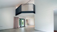 Wohnzimmer Gro�z�giges Design-Einfamilienhaus mit Kamin und Weitblick