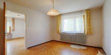 OG - Schlafzimmer (a) (OG) Platz f�r Ideen: Renovierungsbed�rftiges Zweifamilienhaus mit Perspektive