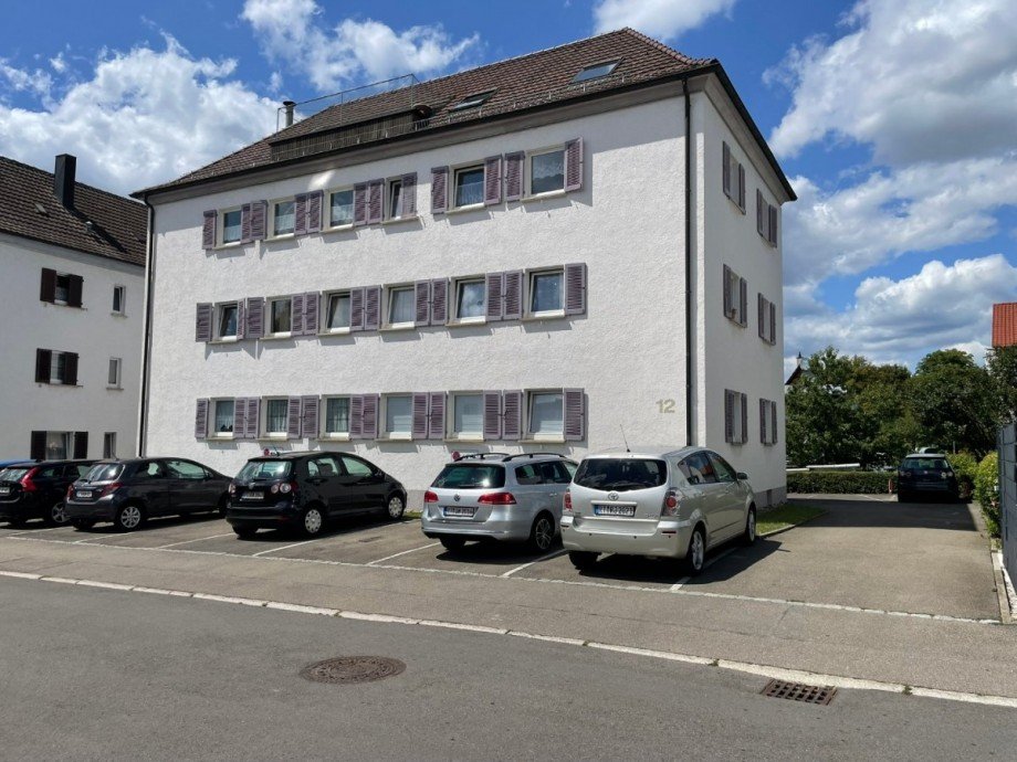 Vorderansicht des Mehrfamilienhauses Etagenwohnung Reutlingen