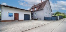 $Titelbild Liebevoll saniertes Einfamilienhaus mit gro�em Garten und Pool