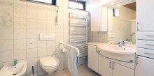 Badezimmer (a) Wohnen auf einer Ebene - Bungalow mit Garten in RT - Orschel-Hagen - Garage