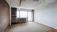 Wonhn_Schlafraum Sanierungsbed�rftige 1-Zimmer-Hochhauswohnung im Efeu mit Balkon und Garage