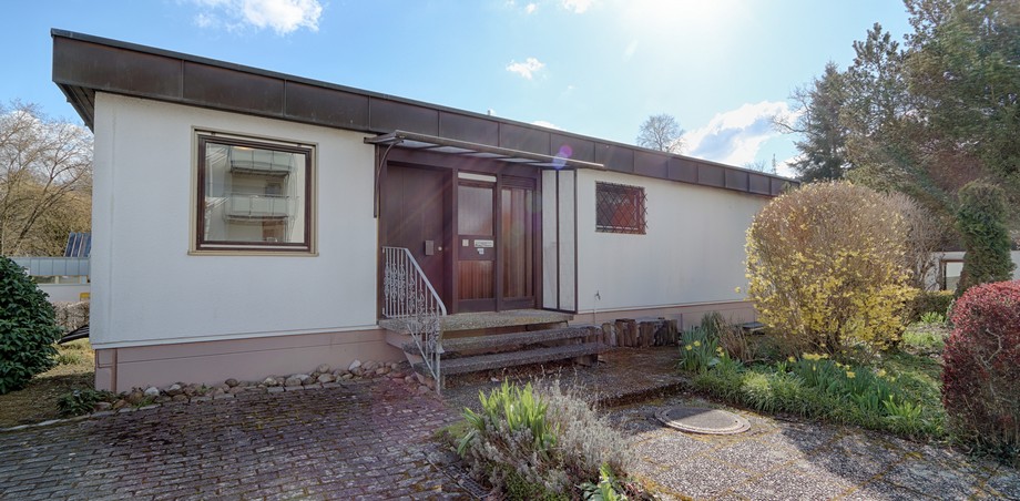 AB Hausfront (a) Bungalow Kirchentellinsfurt