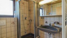 Badezimmer Au�ergew�hnliches Architektenhaus mit Einliegerwohnung und gro�em Grundst�ck