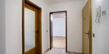 Flur Renovierte, altersgerechte 3-Zimmer-Wohnung mit Balkon - Ideal f�r Eigennutzer und Kapitalanleger