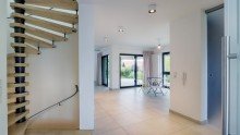 Flur EG Gro�z�giges Design-Einfamilienhaus mit Kamin und Weitblick