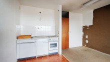 K�chenzeile Sanierungsbed�rftige 1-Zimmer-Hochhauswohnung im Efeu mit Balkon und Garage