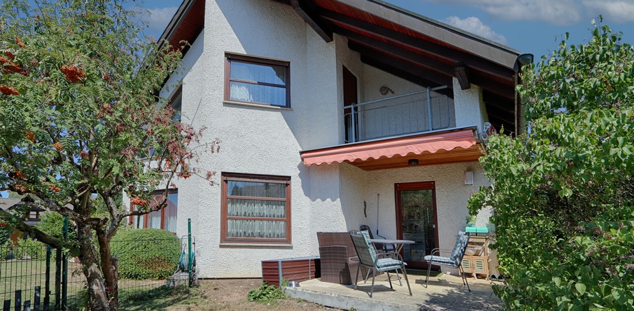 Hausseite (b) Einfamilienhaus Dettingen an der Erms
