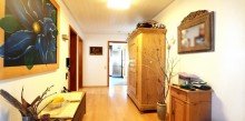 Flur Gro�e 6-Zimmer-Wohnung mit Balkon, Garage und herrlicher Aussicht