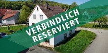 Verbindlich reserviert Platz f�r Ideen: Renovierungsbed�rftiges Zweifamilienhaus mit Perspektive