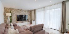 Wohnzimmer (a) Liebevoll saniertes Einfamilienhaus mit gro�em Garten und Pool