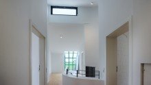 Flur OG Gro�z�giges Design-Einfamilienhaus mit Kamin und Weitblick