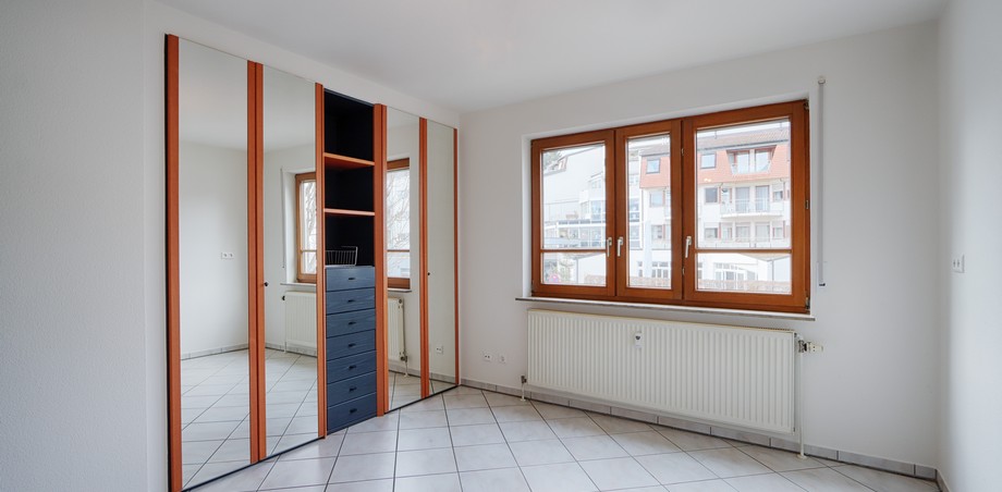 Schlafzimmer (a) Etagenwohnung Eningen