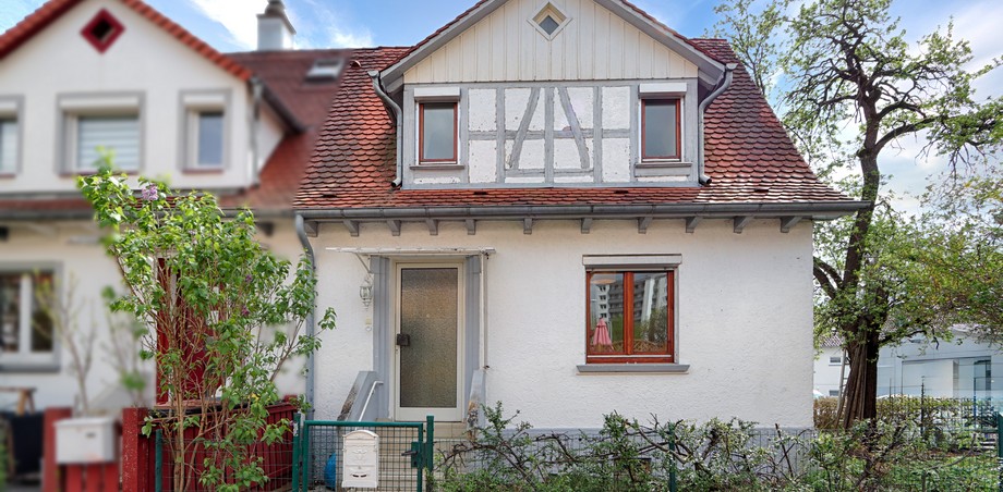 Hausfront Reihenendhaus Reutlingen