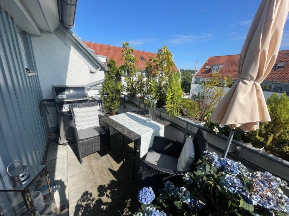 Sonnige Dachterrasse mit Ausblick Maisonettewohnung Pliezhausen