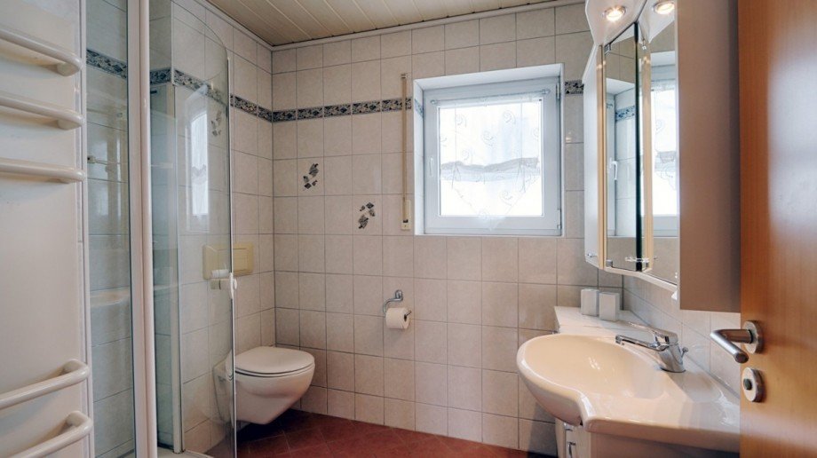 Badezimmer (EG) Einfamilienhaus Reutlingen