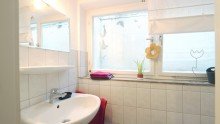 Haus_verkaufen_Pfullingen_UG_WC Gro�es, modernisiertes Reiheneckhaus mit herrlicher Aussicht