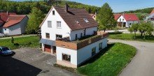 $Areal View 1 Platz f�r Ideen: Renovierungsbed�rftiges Zweifamilienhaus mit Perspektive