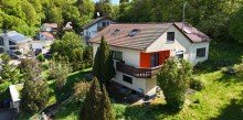$Hausfront (c) Gro�z�giges Mehrgenerationenhaus in Traumlage: Wohnen, wo andere Urlaub machen - gro�es Grundst�ck am Waldrand