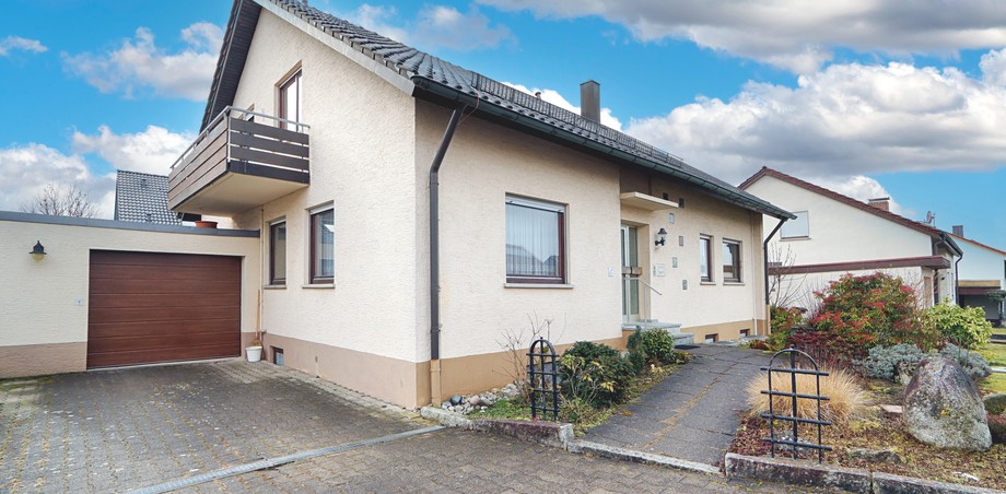 Hausfront (b) Zweifamilienhaus Reutlingen