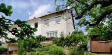 AB Hausseite (a) Gepflegtes Reihenendhaus mit gro�em Grundst�ck,  Garage und Carport