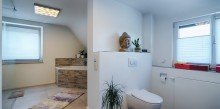 Badezimmer (a) Liebevoll saniertes Einfamilienhaus mit gro�em Garten und Pool
