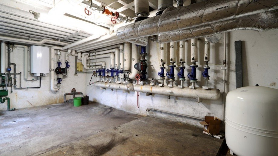 Technikbereich der W�rmeversorgung B�rohaus Reutlingen