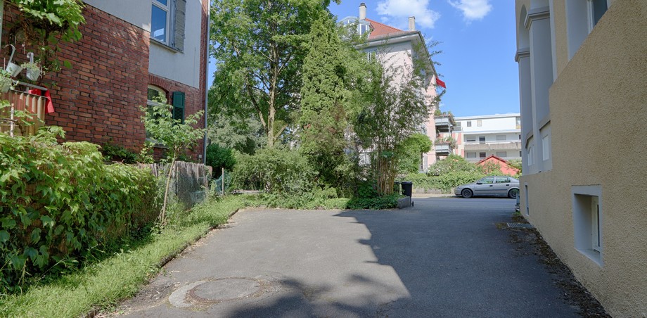 Hofeinfahrt Mehrfamilienhaus T�bingen