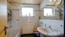 Badezimmer ***Provisionsfrei*** Tolle Aussicht! Gepflegte 3-Zi.-Wohnung plus Dachgeschoss-Studio zum Wohlf�hlen