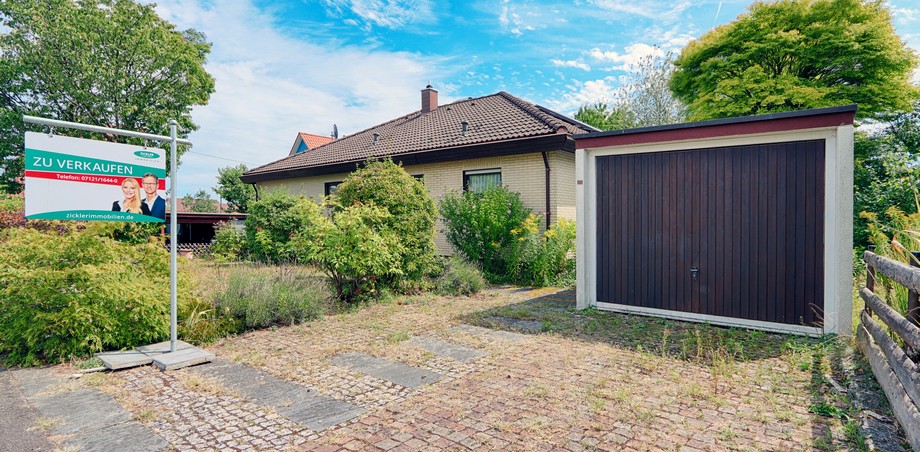 Garage & Hausfront Bungalow Reutlingen