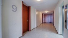 Wohnungszugang Sanierungsbed�rftige 1-Zimmer-Hochhauswohnung im Efeu mit Balkon und Garage