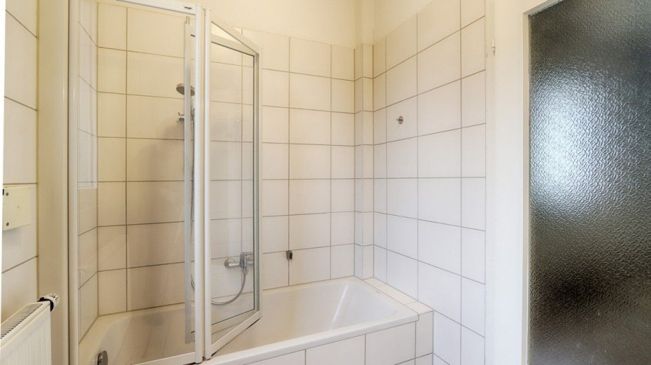 Badezimmer Wohnung 1. OG Mehrfamilienhaus Reutlingen